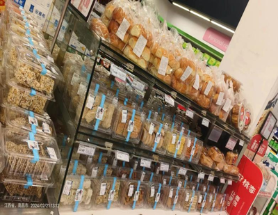 南昌青云譜區(qū)部分超市食品安全問(wèn)題突出 熟食裸賣(mài)、散裝食品標(biāo)識(shí)不全、乳制品管理存隱患